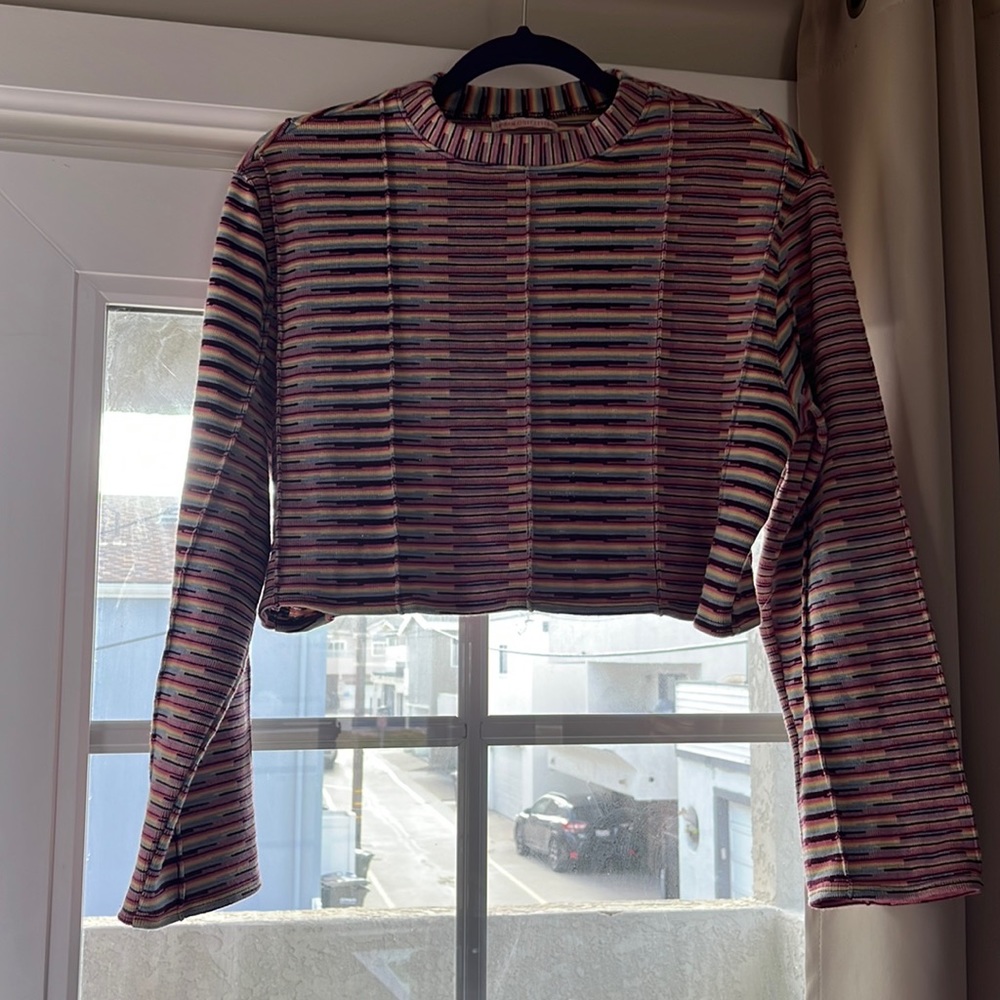 UO crop Long Sleeve